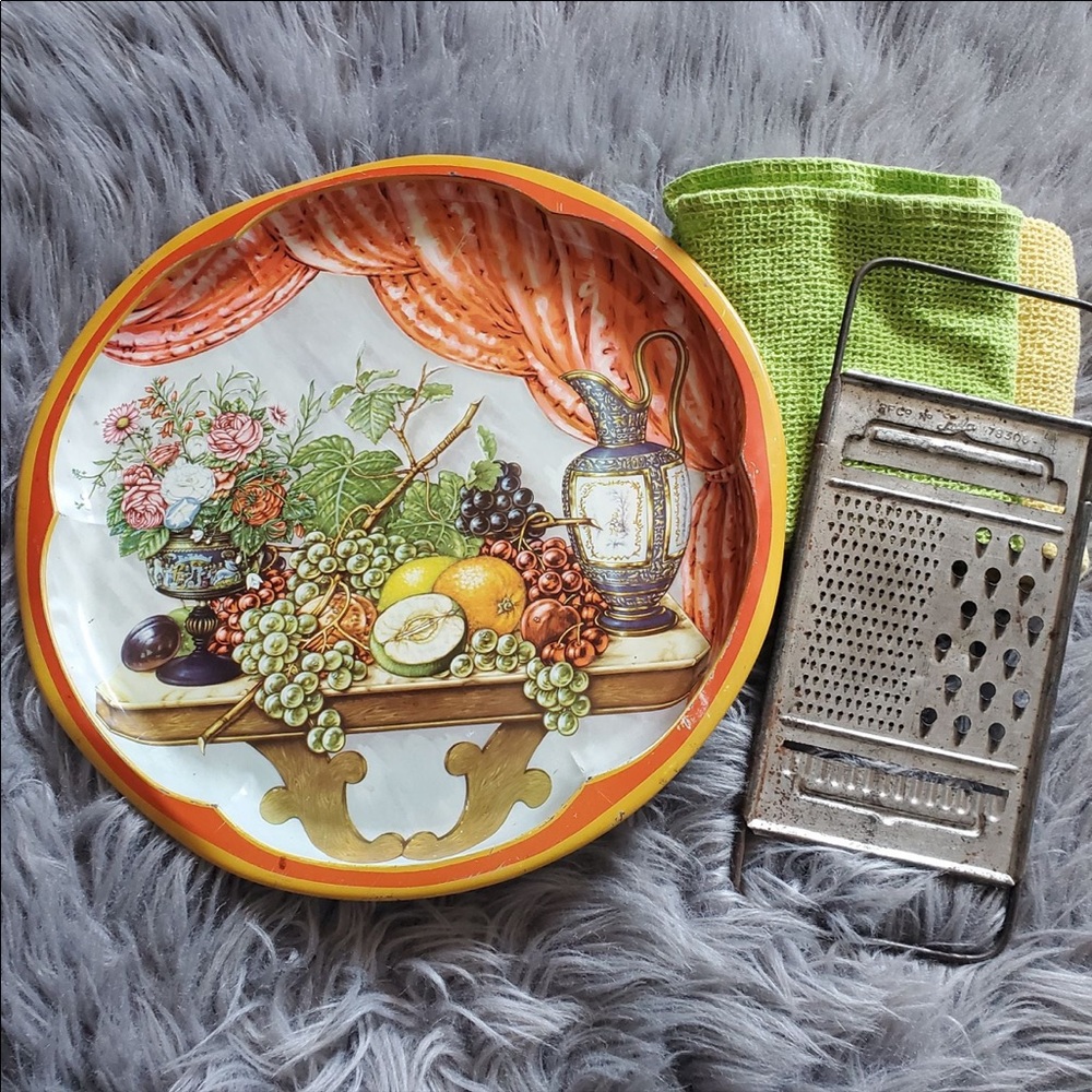 Vintage Serving Tin Dish set